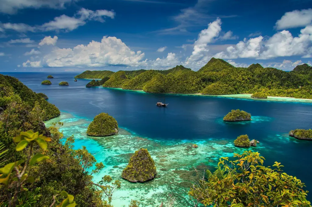 Gambar pemandangan Raja Ampat yang indah