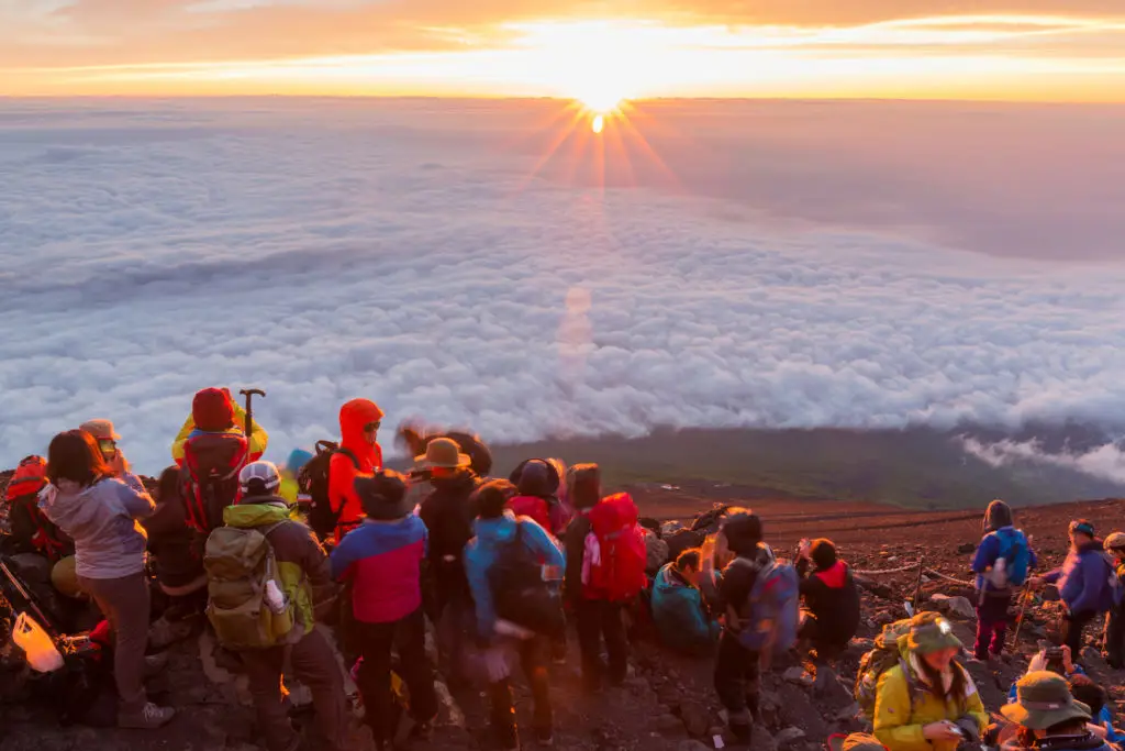 Pemandangan indah rute perjalanan di sekitar Gunung Fuji