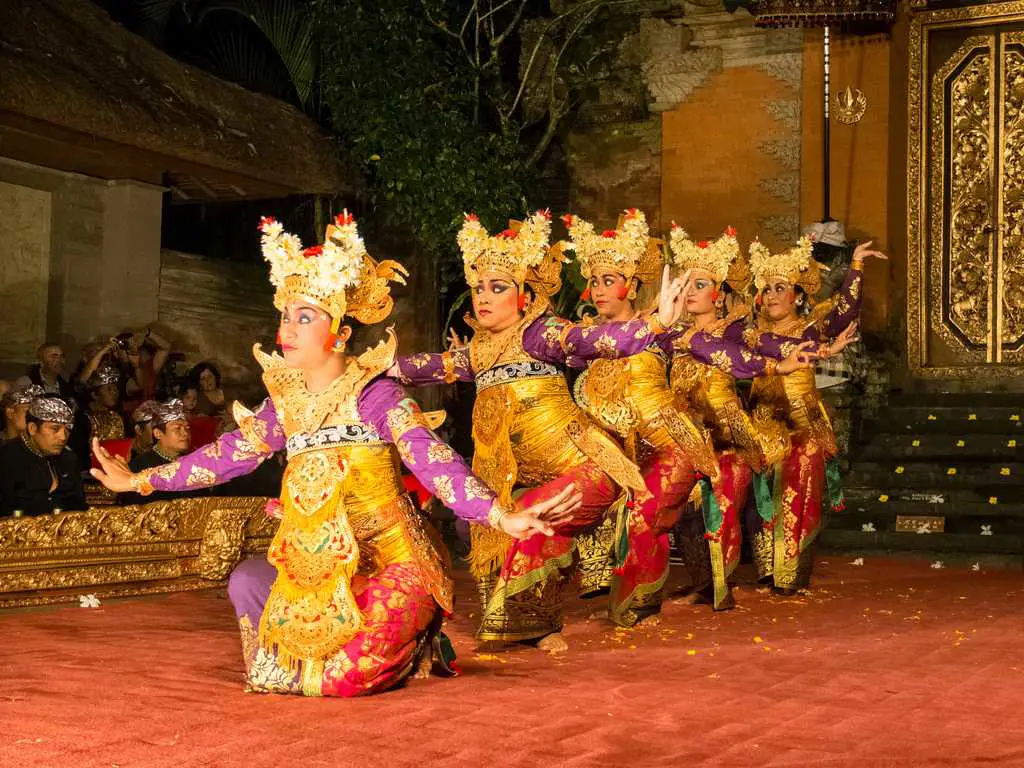 Tari tradisional Indonesia