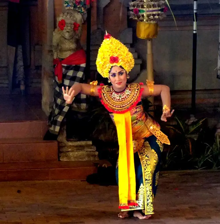 Tari tradisional Indonesia