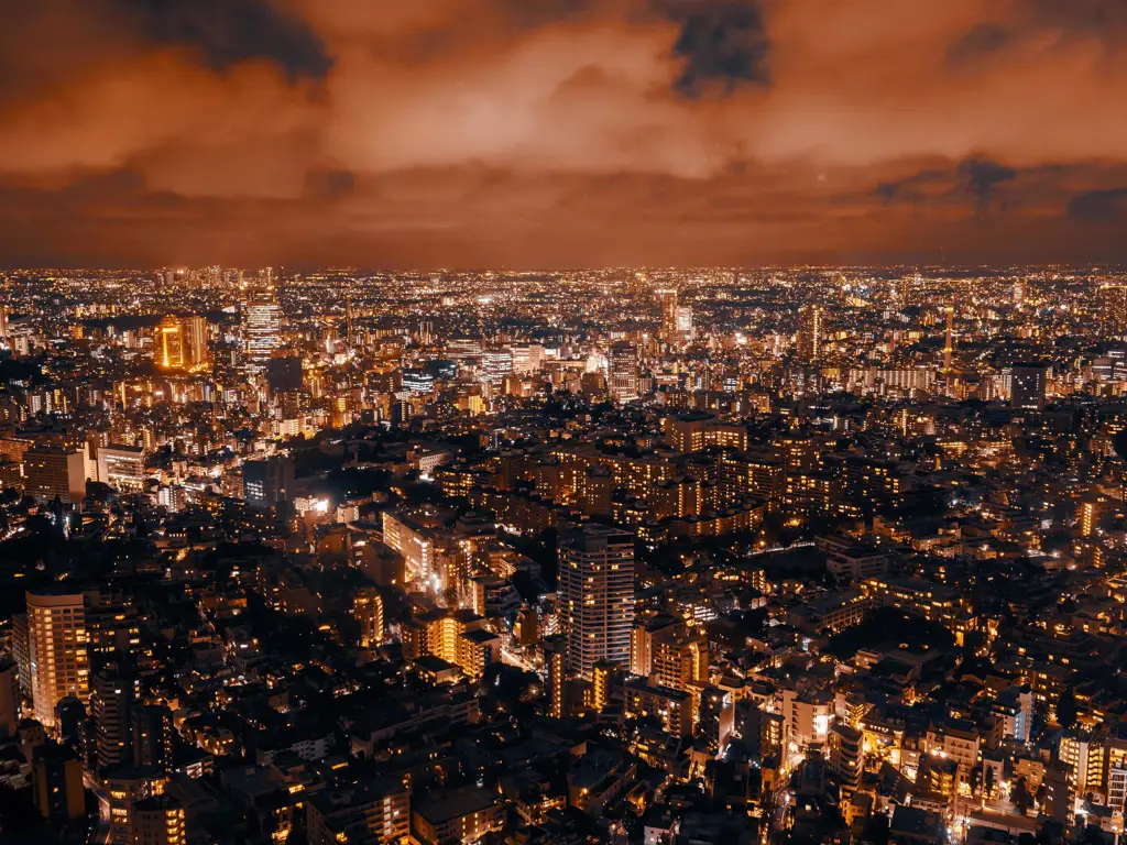 Gambar pemandangan kota Tokyo di malam hari yang gemerlap