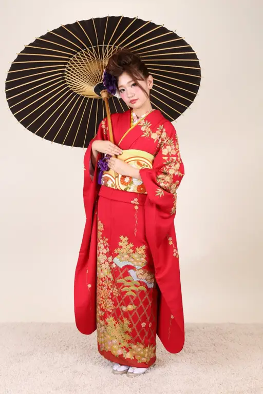 Wanita Jepang mengenakan kimono