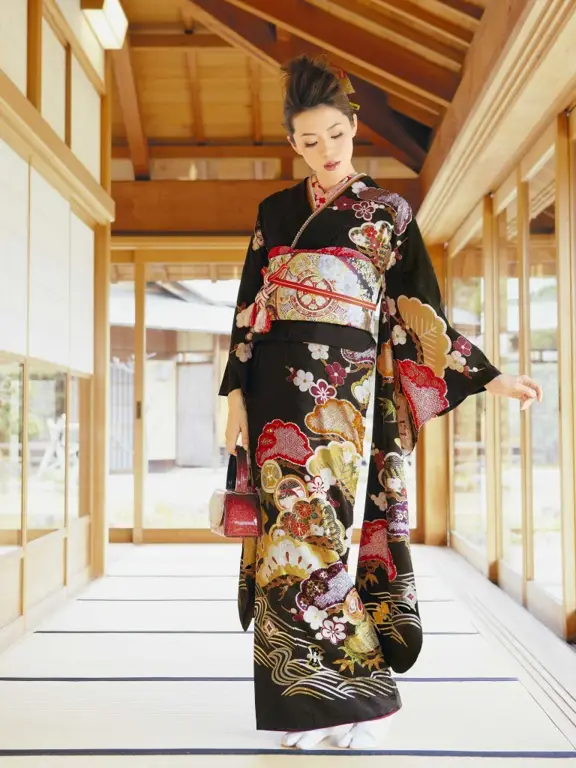 Gambar wanita Jepang mengenakan pakaian tradisional yang anggun dan elegan.