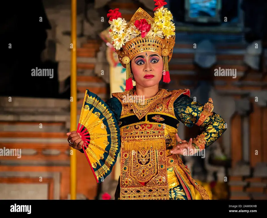 Penampilan tari tradisional Indonesia yang memukau