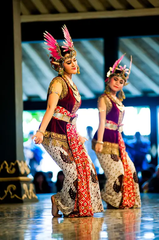 Tari tradisional Indonesia yang indah