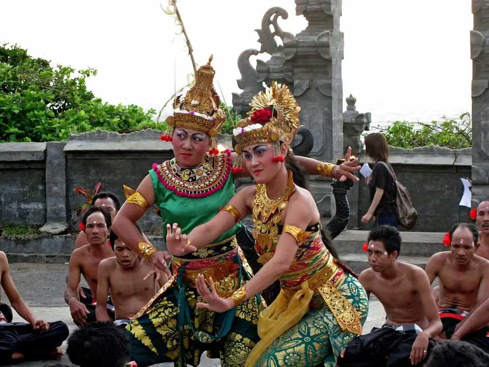 Tari tradisional Indonesia