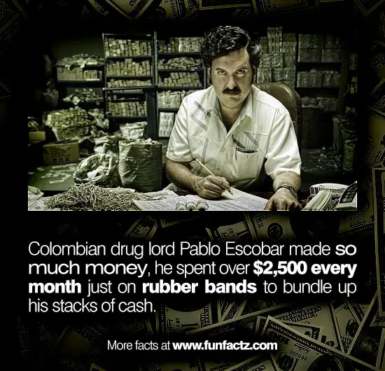 Gambar uang dalam jumlah banyak yang menunjukkan kekayaan Pablo Escobar