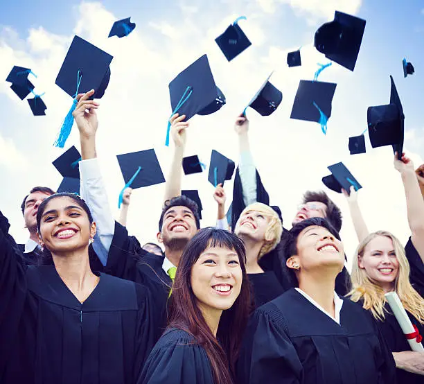 Siswa SMA yang sedang wisuda