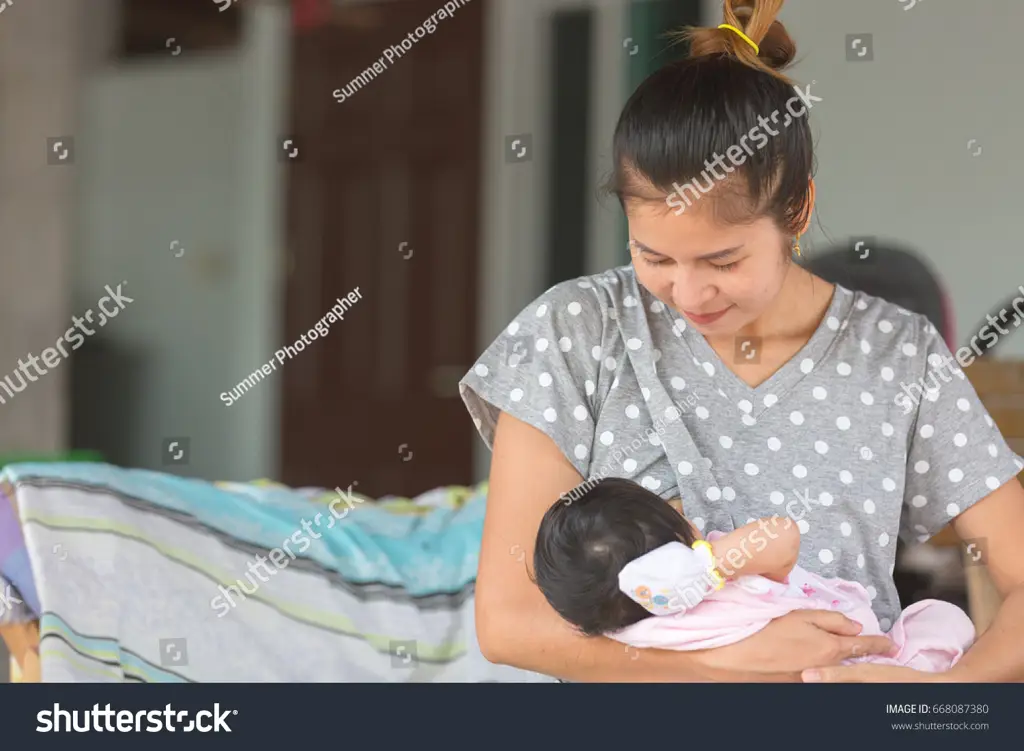 Ibu menyusui yang bahagia