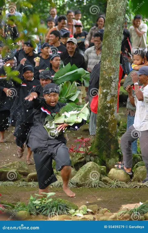 Gambar yang menggambarkan kepercayaan tradisional Indonesia