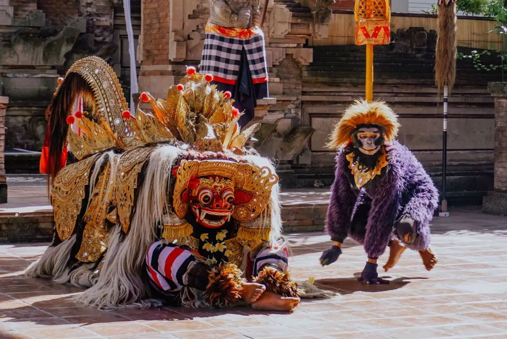 Gambar yang menggambarkan keragaman budaya Indonesia