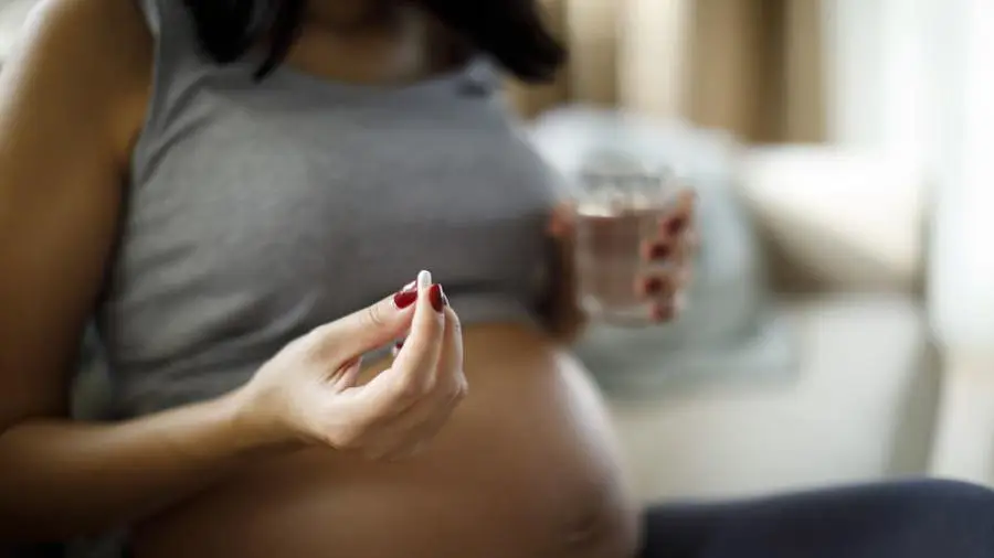 Ibu dan bayi sedang menikmati waktu bersama