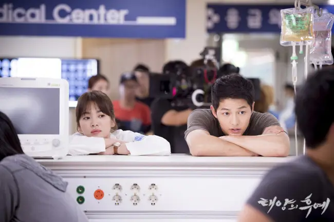 Foto di balik layar drama Descendants of the Sun