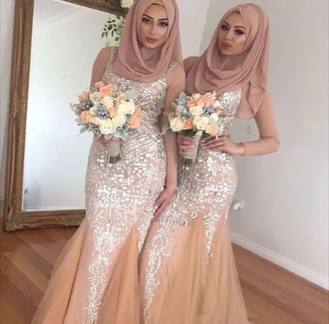 Model dress bridesmaid hijab panjang yang elegan