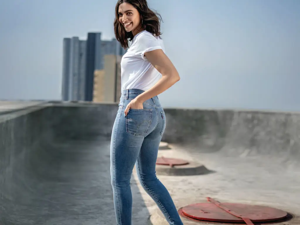 Berbagai model jav jeans yang tersedia