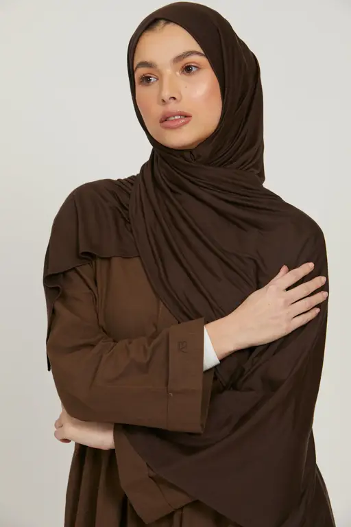 Beragam model kerudung warna coklat susu