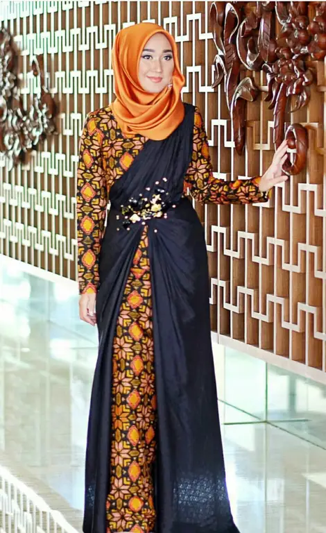 Berbagai model gaun batik untuk wanita muslim