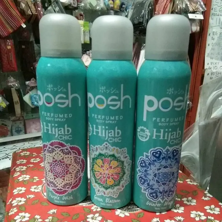 Berbagai botol parfum Posh Hijab dengan aroma yang berbeda