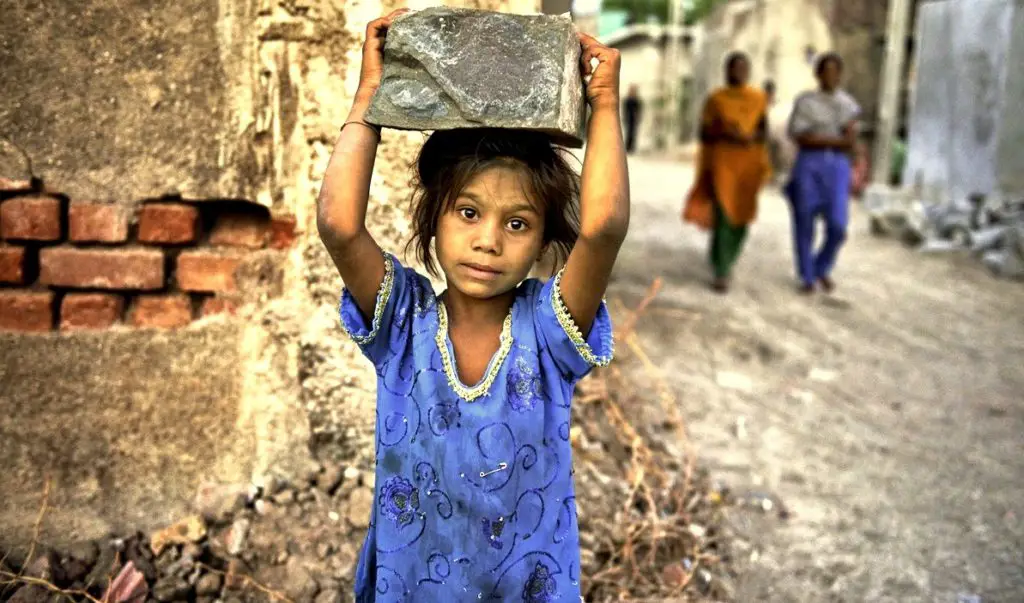 Gambar yang menunjukkan konsekuensi dari eksploitasi anak