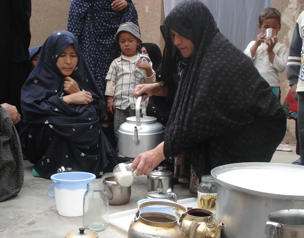 Ibu hamil minum susu kedelai