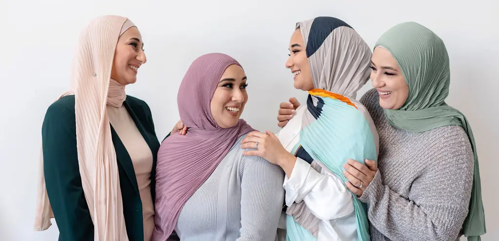 Gambar yang menampilkan konten positif tentang fashion hijab