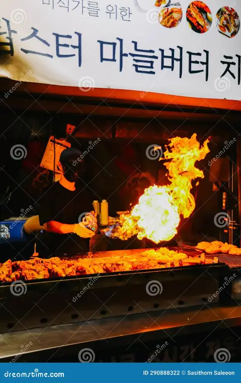 Jalanan makanan Korea di pasar malam