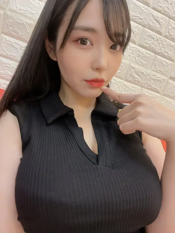 Foto-foto resmi Momona Koibuchi