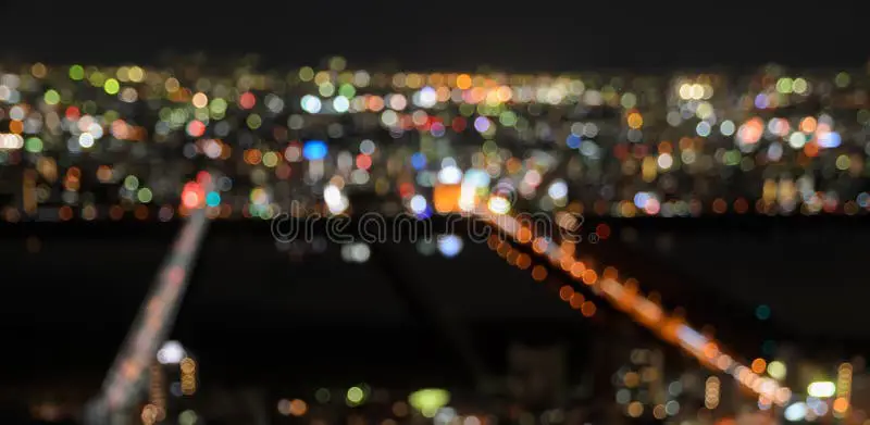 Gambar lampu kota Jepang yang buram dengan efek bokeh