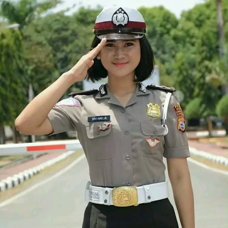 Polisi wanita Indonesia sedang latihan