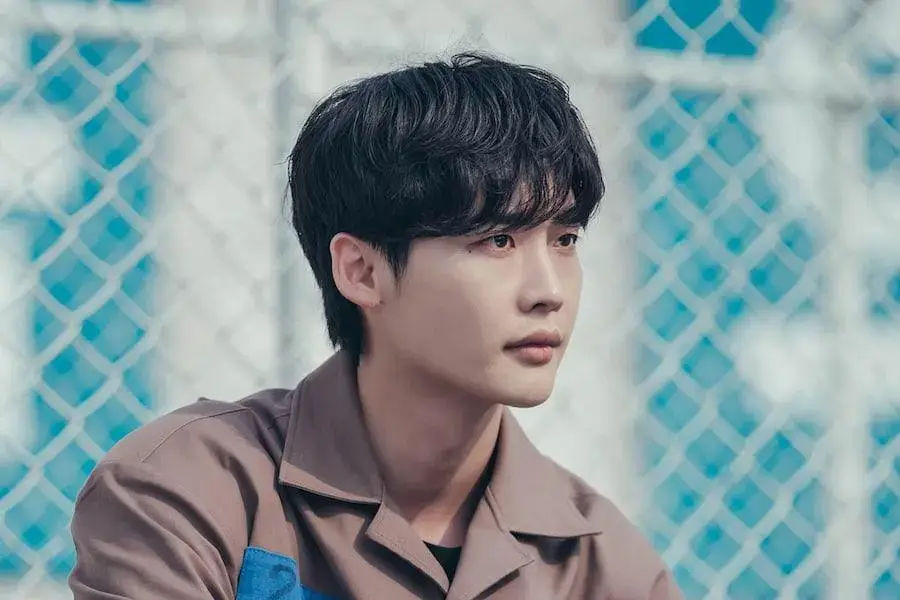 Lee Jong Suk sebagai Park Chang Ho di Big Mouth