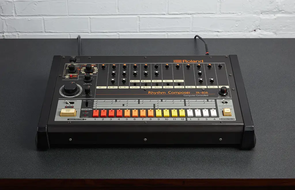 Gambar Roland TR-808 Rhythm Composer