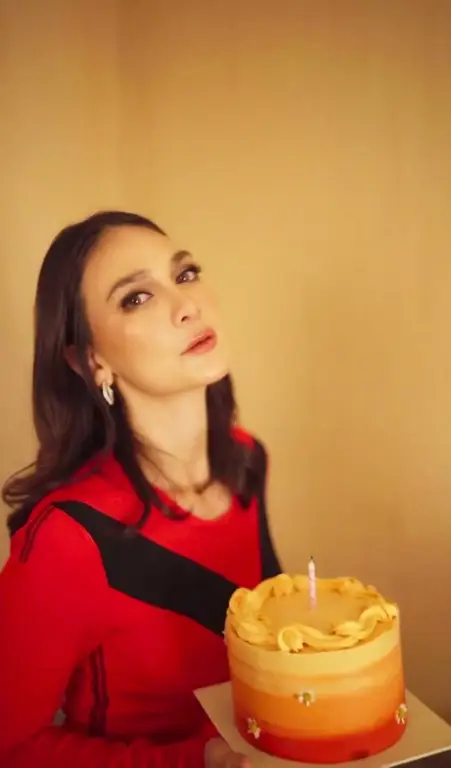 Foto Luna Maya dalam acara publik