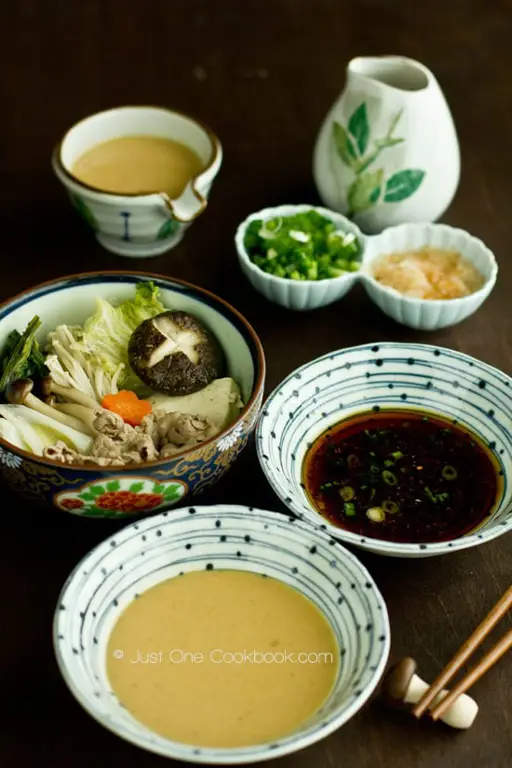 Gambar keluarga Jepang makan malam bersama