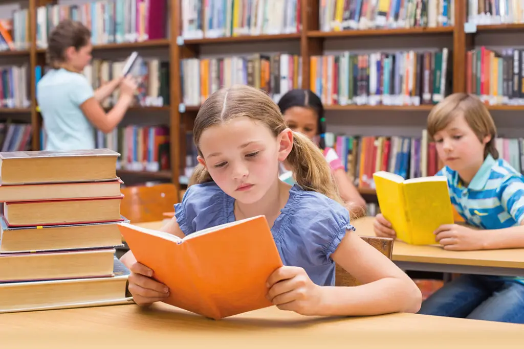 Gambar anak-anak membaca buku