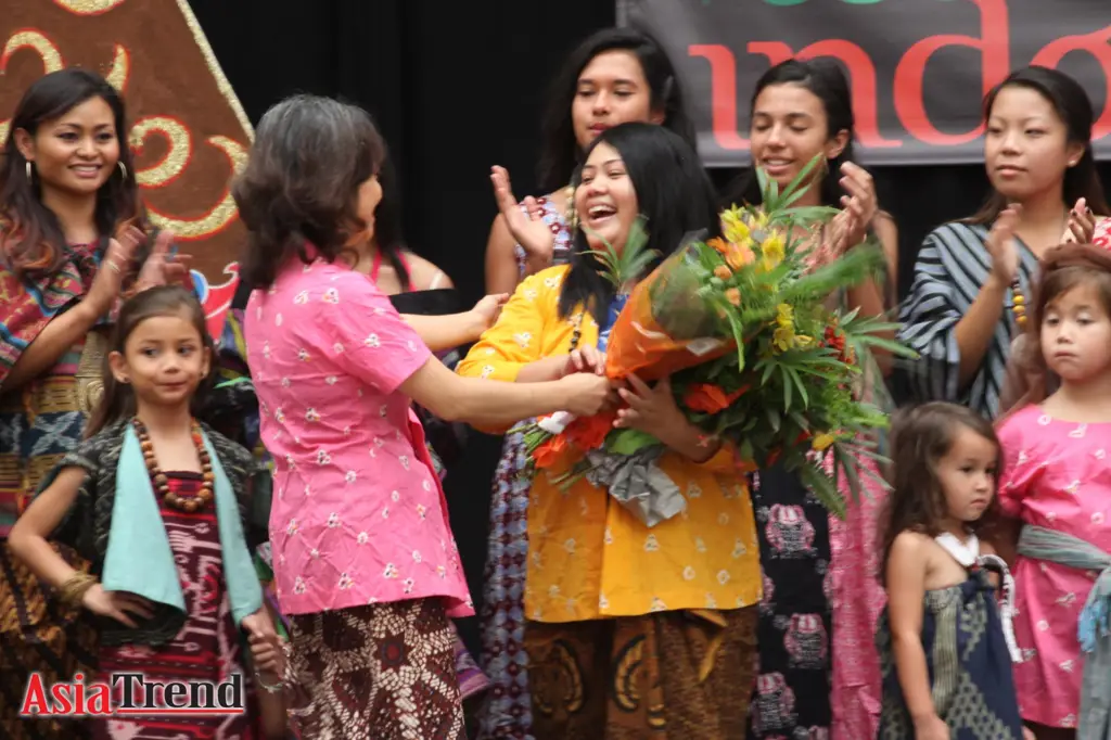 Gambar orang-orang Indonesia dari berbagai latar belakang bersatu