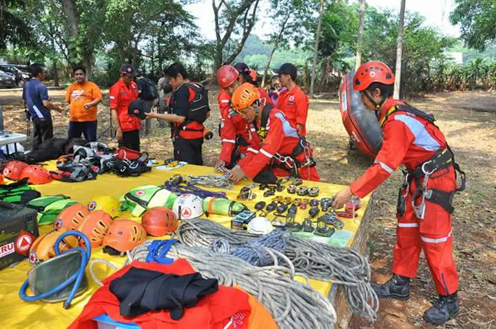 Pelatihan layanan darurat Indonesia