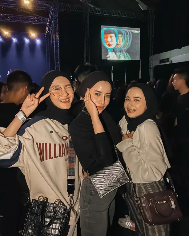 Aksesoris hijab untuk konser musik