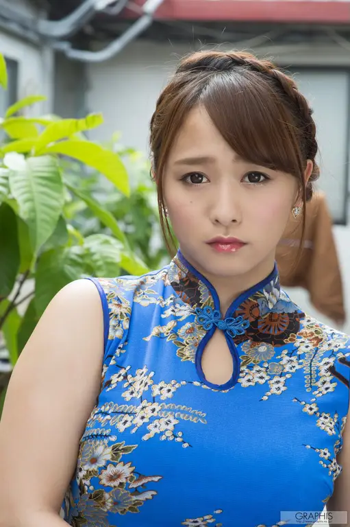 Gambar yang menghormati Marina Shiraishi