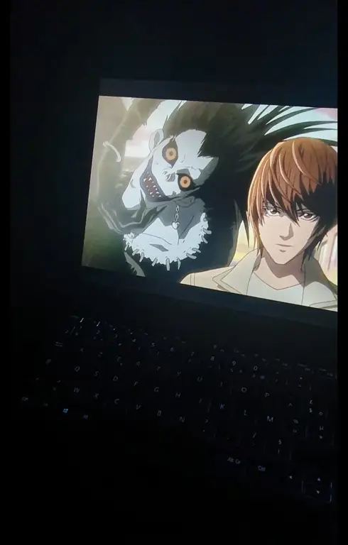 Seseorang sedang menonton anime di laptop