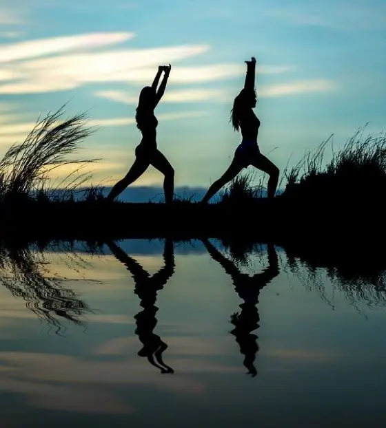 Yoga di alam terbuka