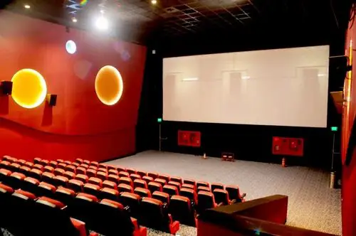 Interior bioskop yang nyaman dan modern