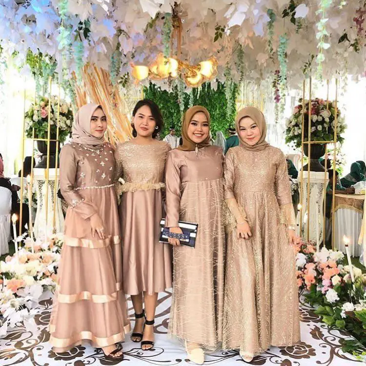 Aksesoris yang tepat untuk melengkapi kebaya bridesmaid hijab modern