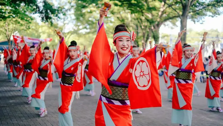 Festival budaya Jepang yang meriah dan penuh warna