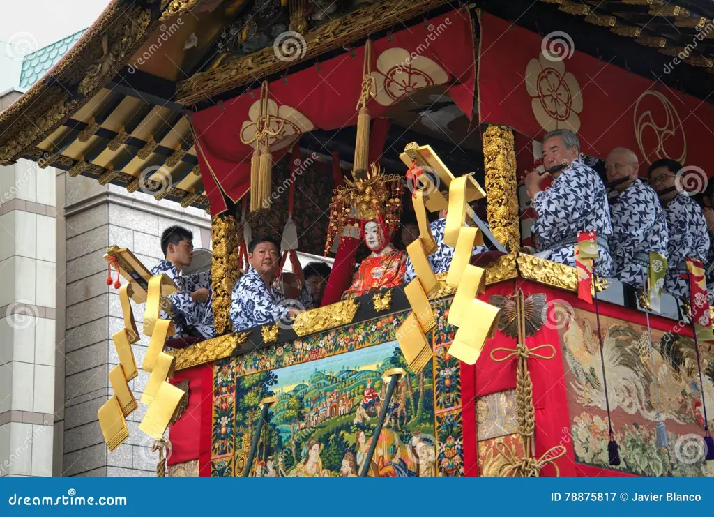 Gambar festival tradisional Jepang yang meriah