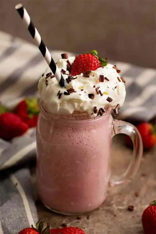 Ilustrasi milkshake strawberry yang lezat