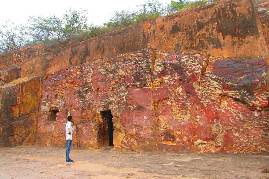 Gambar yang menggambarkan misteri seputar Sone-192