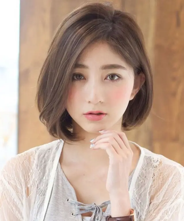 Contoh model rambut bob berlayer ala Korea