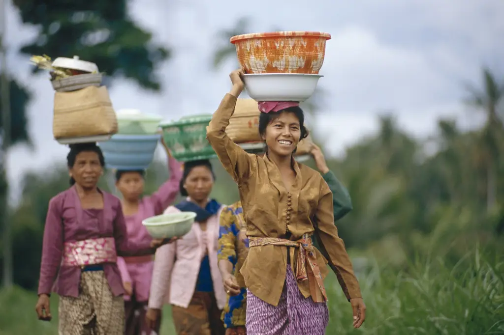 Sekelompok TKW Indonesia sedang bersenang-senang