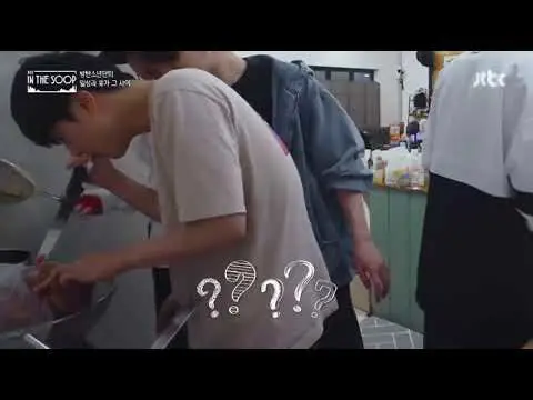 Gambar BTS memasak bersama