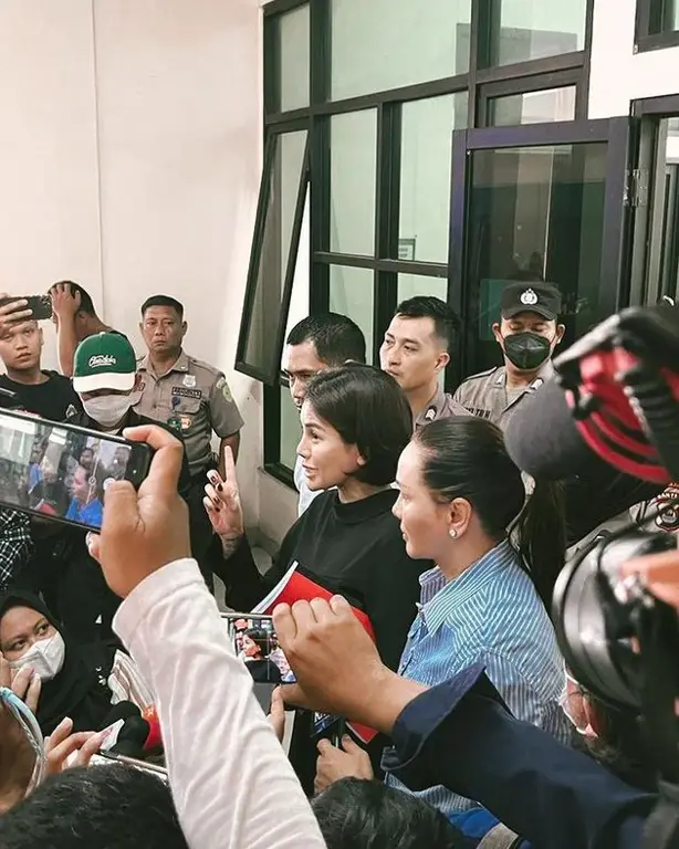 Foto Nikita Mirzani dalam acara publik